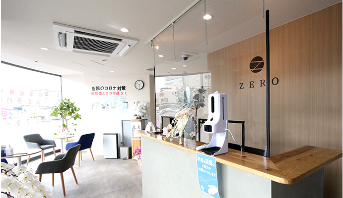 受付カウンターの新型コロナ感染防止対策